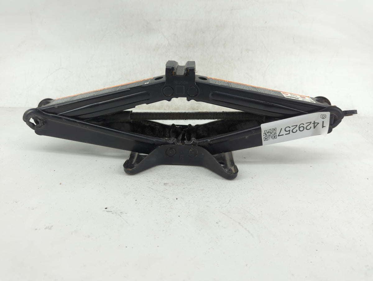 2010 Chevrolet Camaro Spare Scissor Car Jack 1429257 - Oemusedautoparts1.com