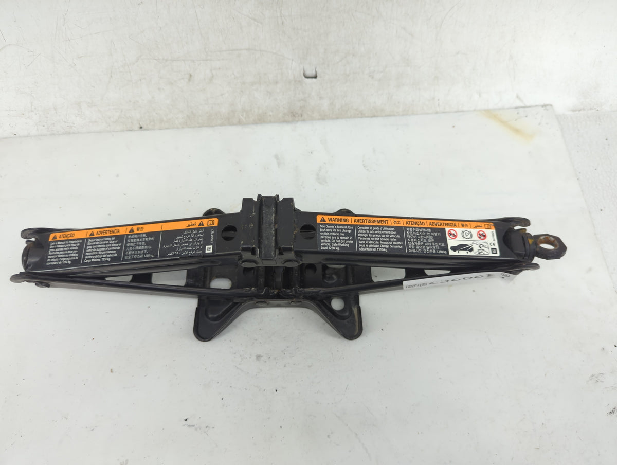 2010 Chevrolet Camaro Spare Scissor Car Jack 1429257 - Oemusedautoparts1.com