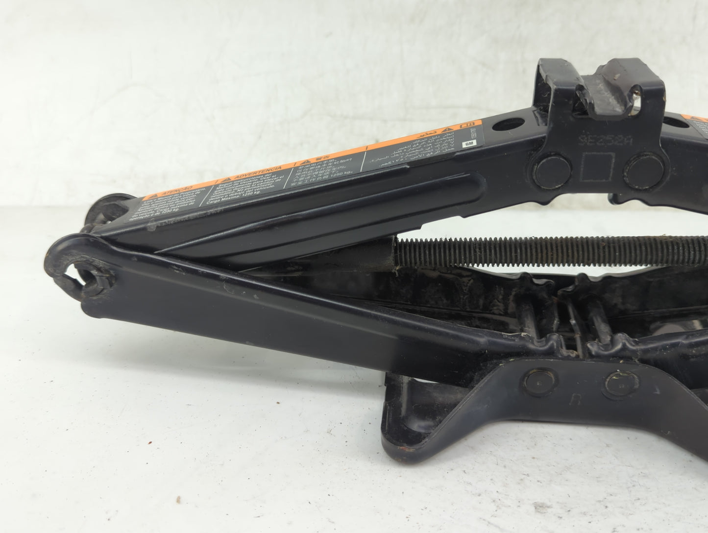2010 Chevrolet Camaro Spare Scissor Car Jack - Oemusedautoparts1.com