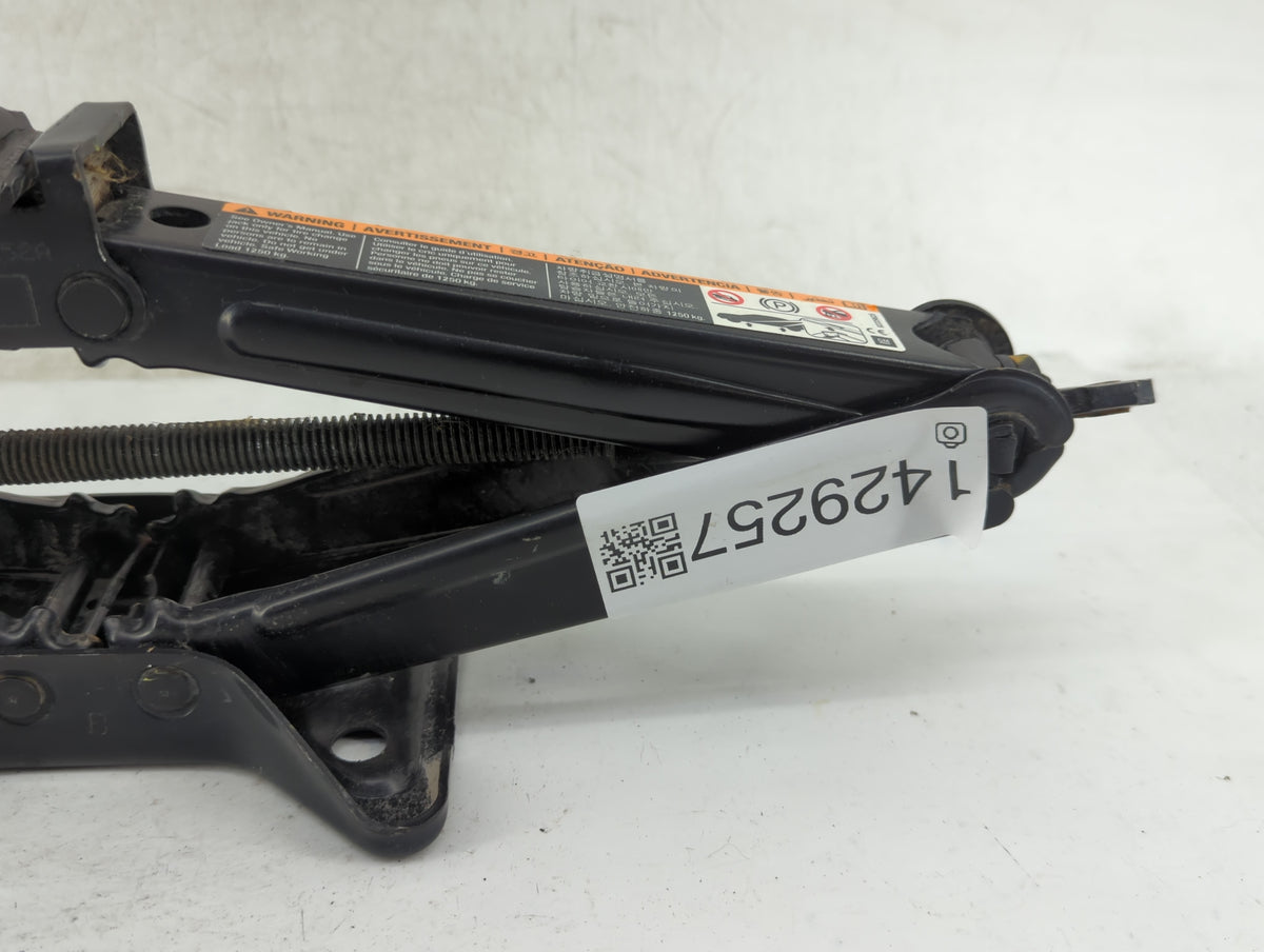 2010 Chevrolet Camaro Spare Scissor Car Jack 1429257 - Oemusedautoparts1.com