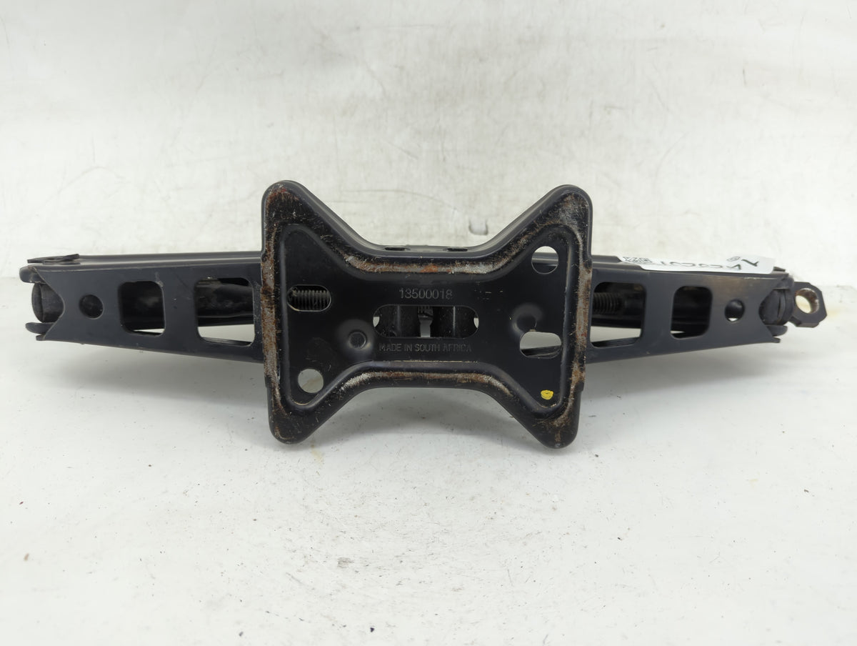 2010 Chevrolet Camaro Spare Scissor Car Jack 1429257 - Oemusedautoparts1.com