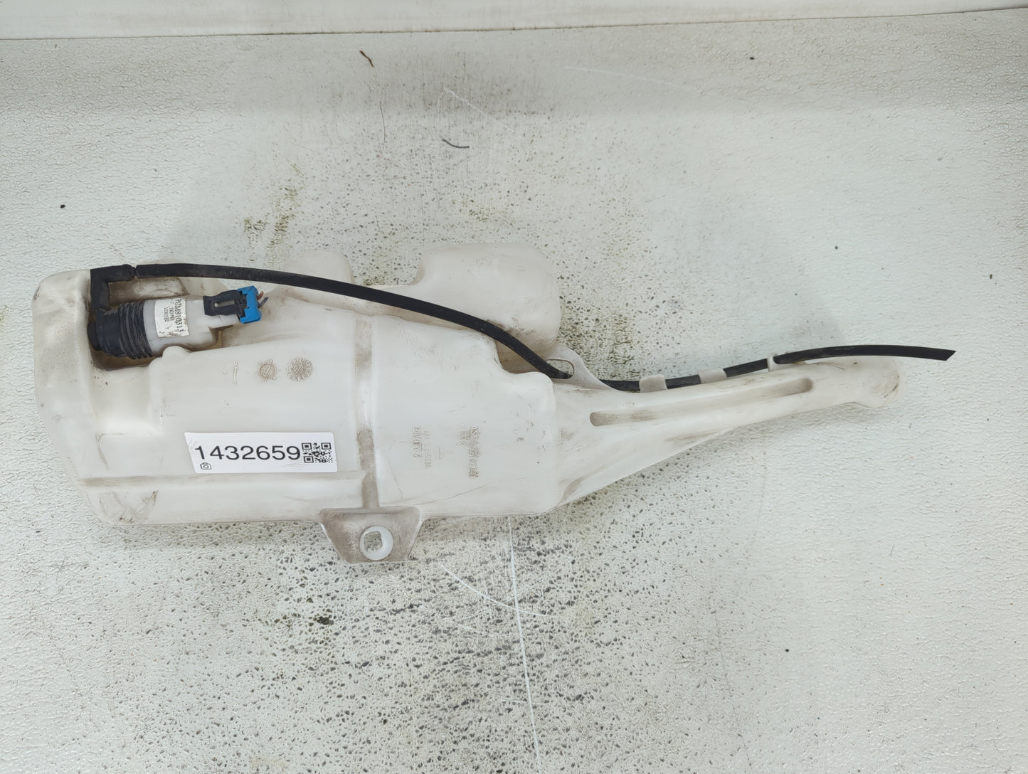 2010-2015 Chevrolet Camaro Windshield Washer Fluid Reservoir Bottle Oem - Oemusedautoparts1.com
