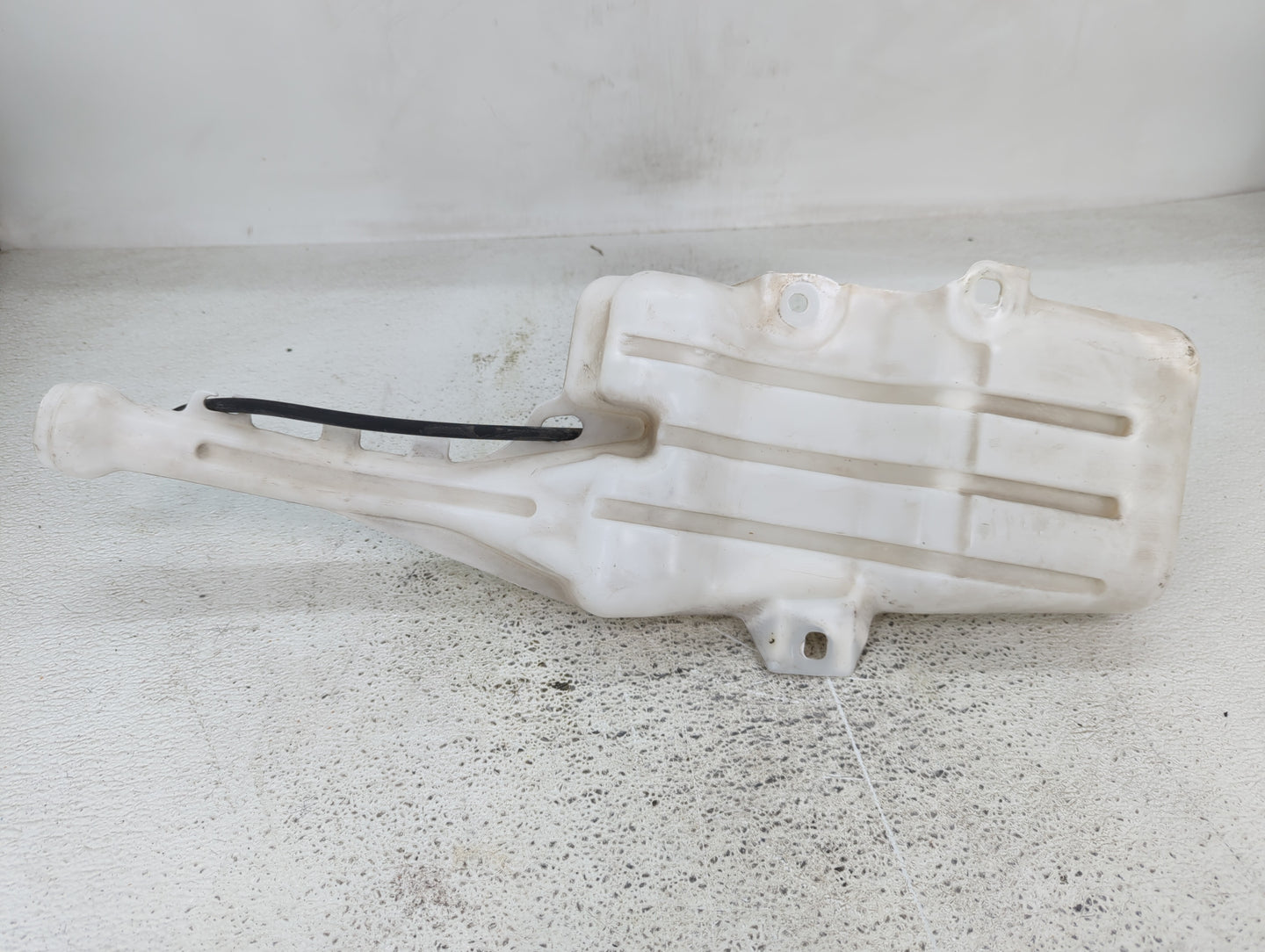 2010-2015 Chevrolet Camaro Windshield Washer Fluid Reservoir Bottle Oem - Oemusedautoparts1.com
