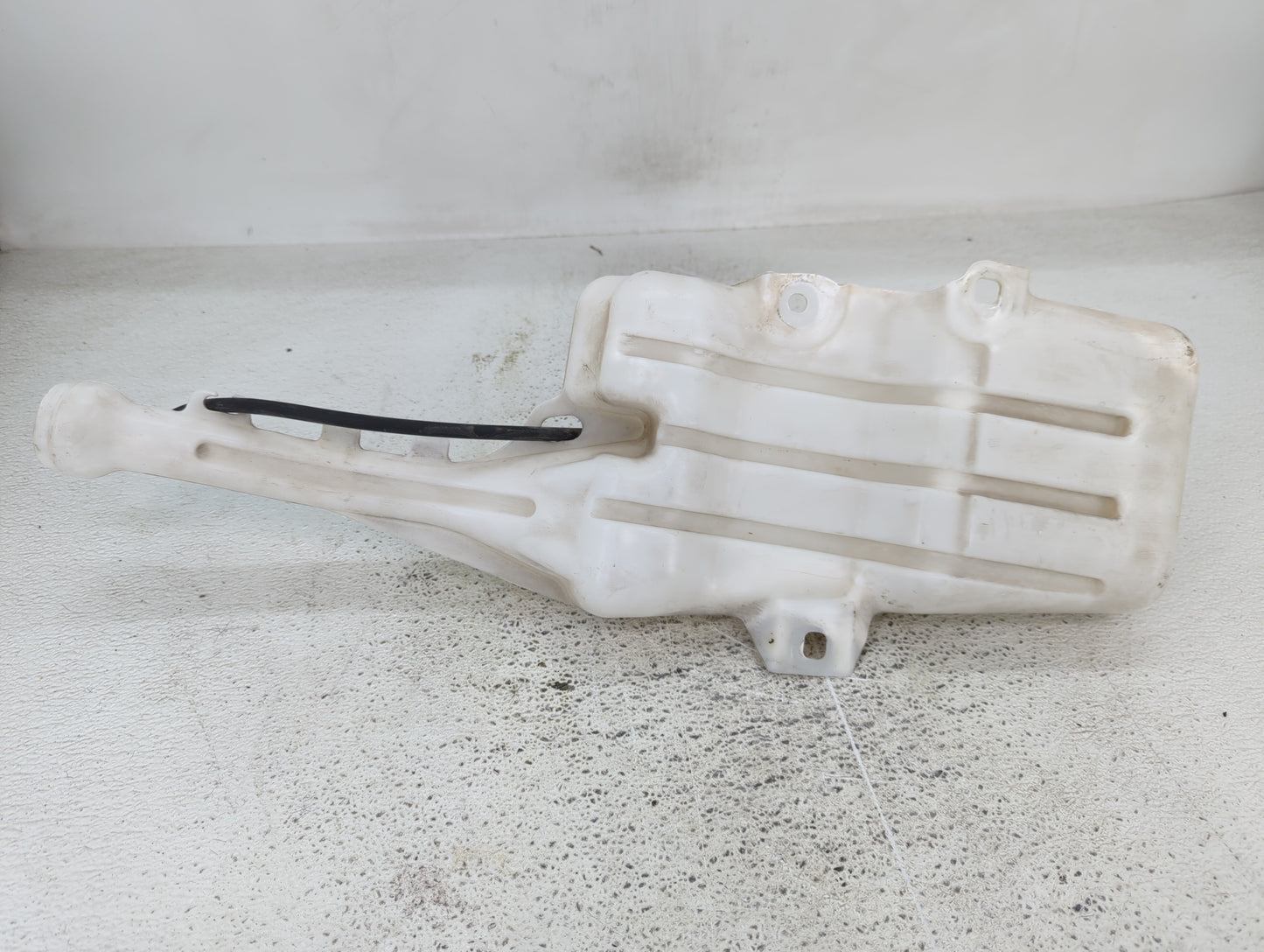 2010-2015 Chevrolet Camaro Windshield Washer Fluid Reservoir Bottle Oem - Oemusedautoparts1.com