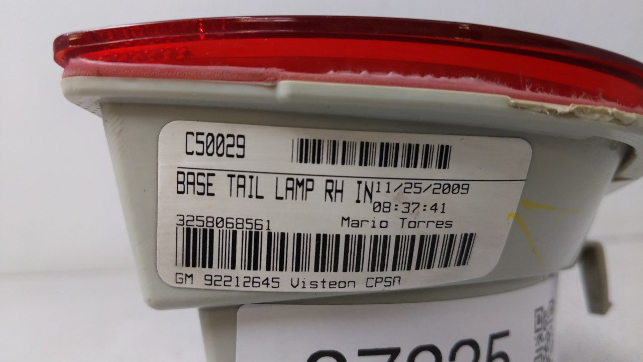 2010-2011 Chevrolet Camaro Tail Light Assembly Passenger Right OEM P/N:92212645 Fits Fits 2010 2011 OEM Used Auto Parts - Oe