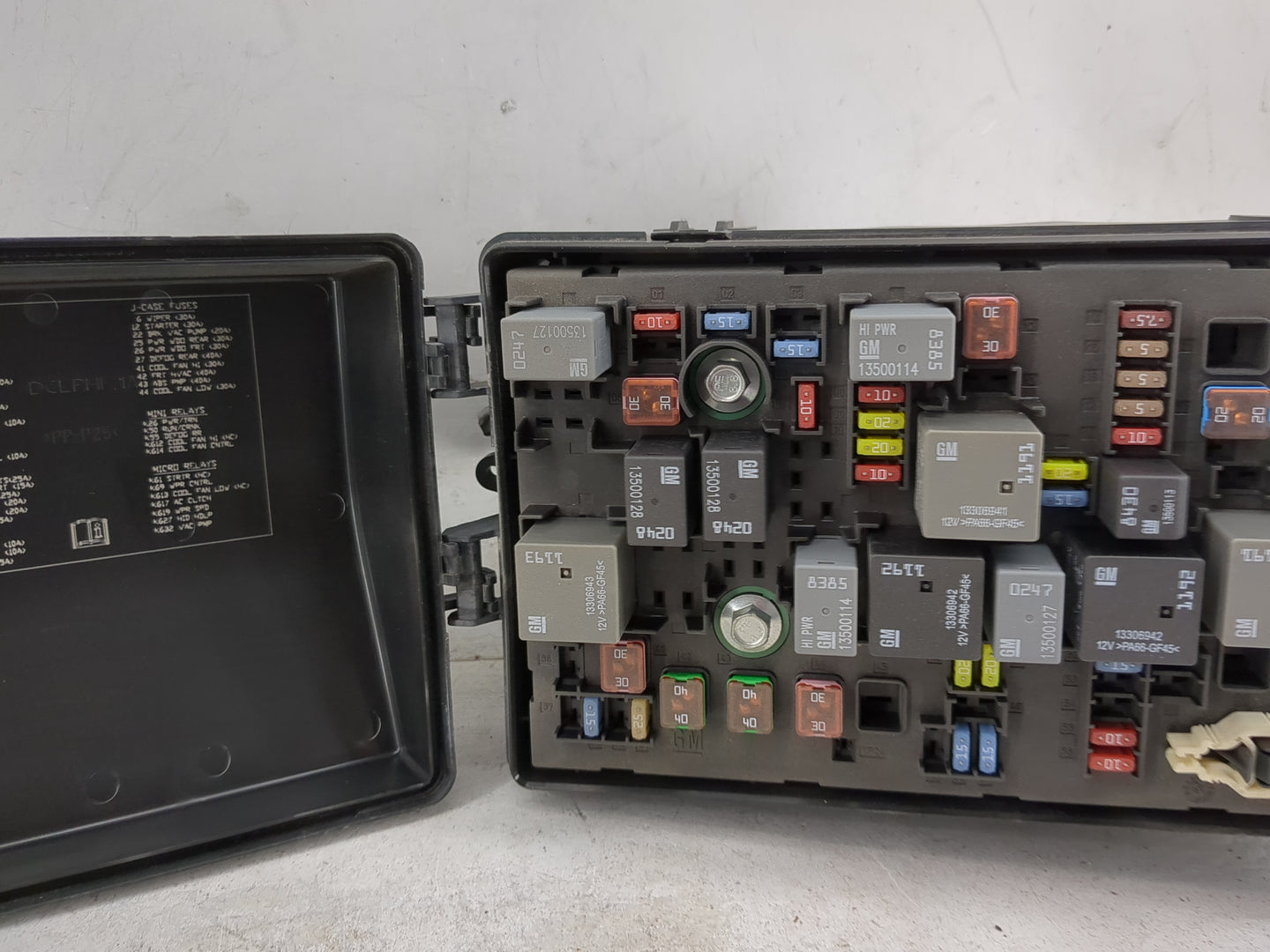 2010 Chevrolet Camaro Fusebox Fuse Box Panel Relay Module P/N:13500114 13500128, 13500127, 13306941, 13306942, 13306943 Fits