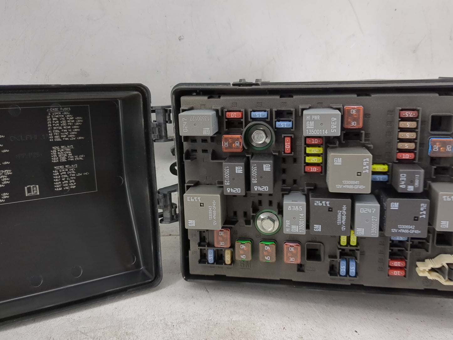 2010 Chevrolet Camaro Fusebox Fuse Box Panel Relay Module P/N:13500114 13500128, 13500127, 13306941, 13306942, 13306943 Fits