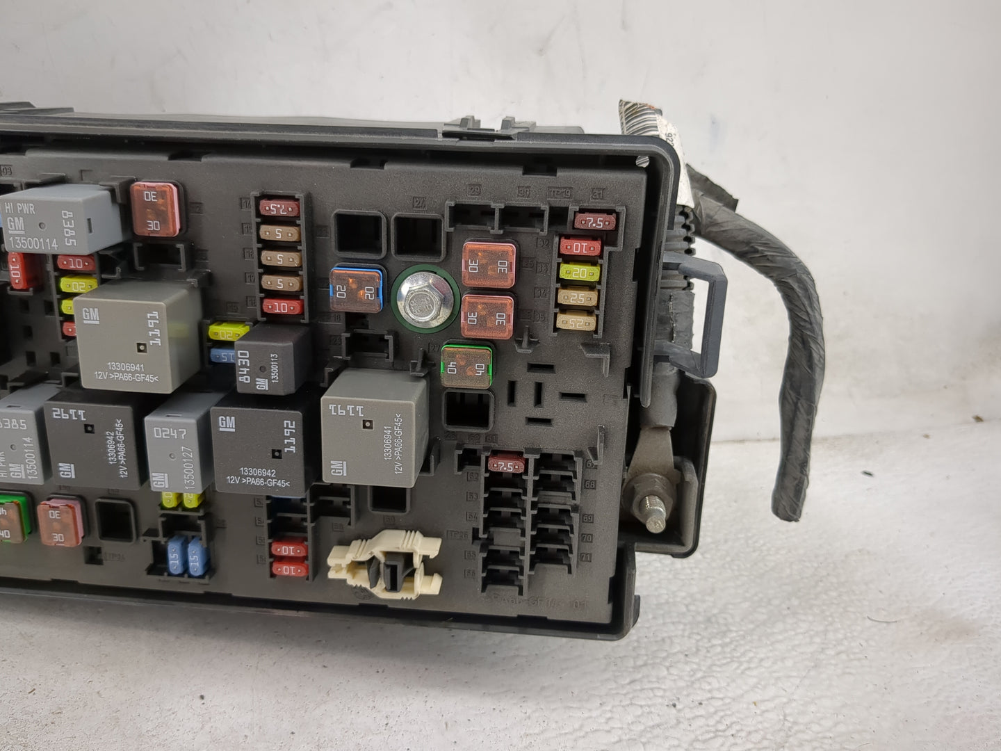 2010 Chevrolet Camaro Fusebox Fuse Box Panel Relay Module P/N:13500114 13500128, 13500127, 13306941, 13306942, 13306943 Fits