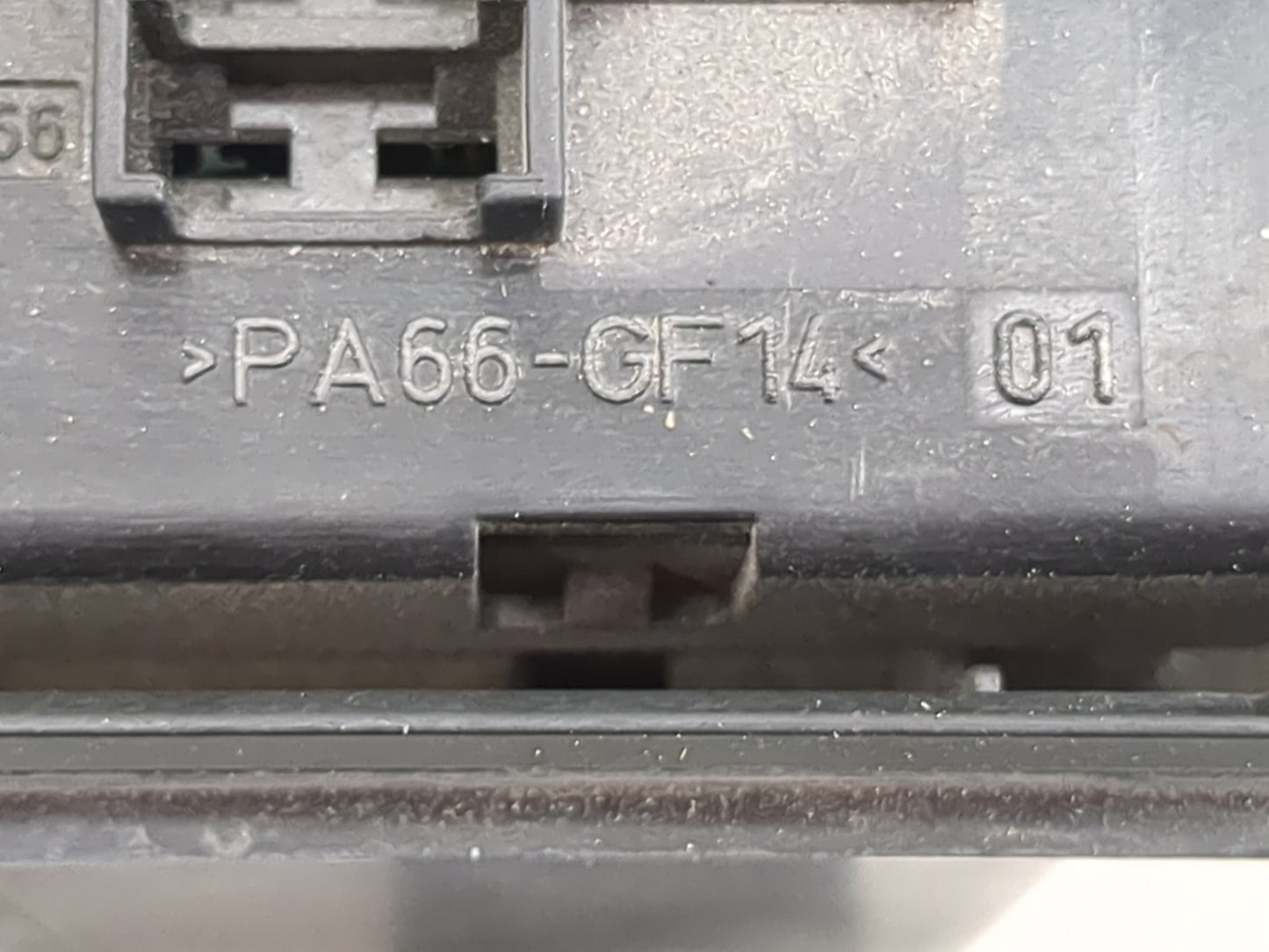 2010 Chevrolet Camaro Fusebox Fuse Box Panel Relay Module P/N:13500114 13500128, 13500127, 13306941, 13306942, 13306943 Fits