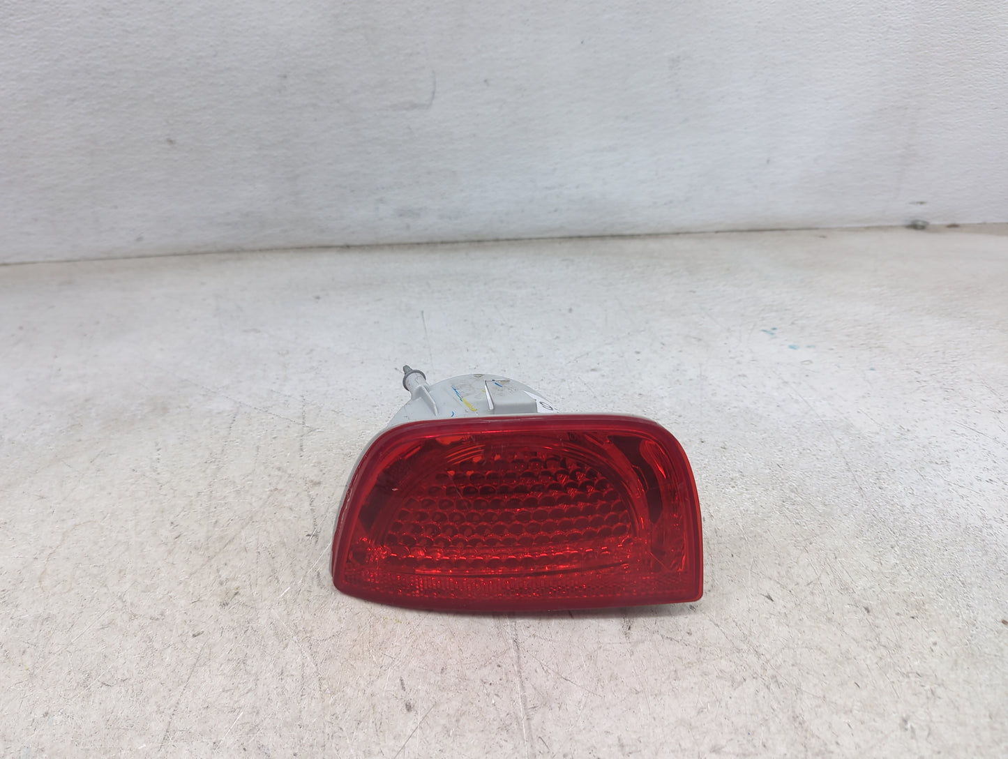 2010-2011 Chevrolet Camaro Tail Light Assembly Passenger Right OEM P/N:24118342 Fits Fits 2010 2011 OEM Used Auto Parts - Oe