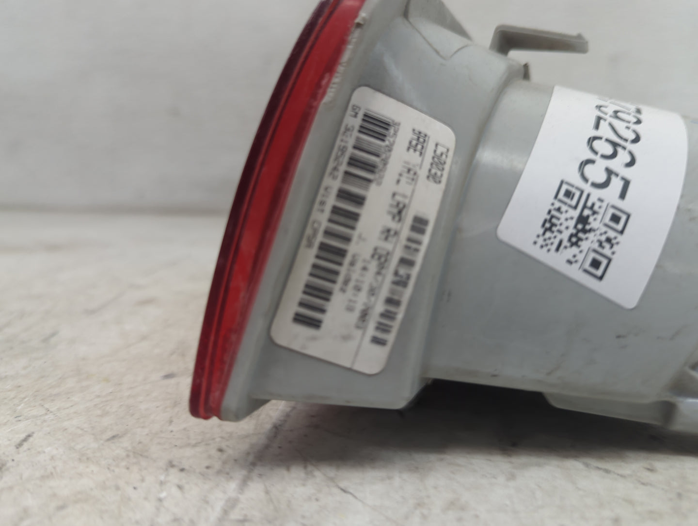 2010-2011 Chevrolet Camaro Tail Light Assembly Passenger Right OEM P/N:24118342 Fits Fits 2010 2011 OEM Used Auto Parts - Oe