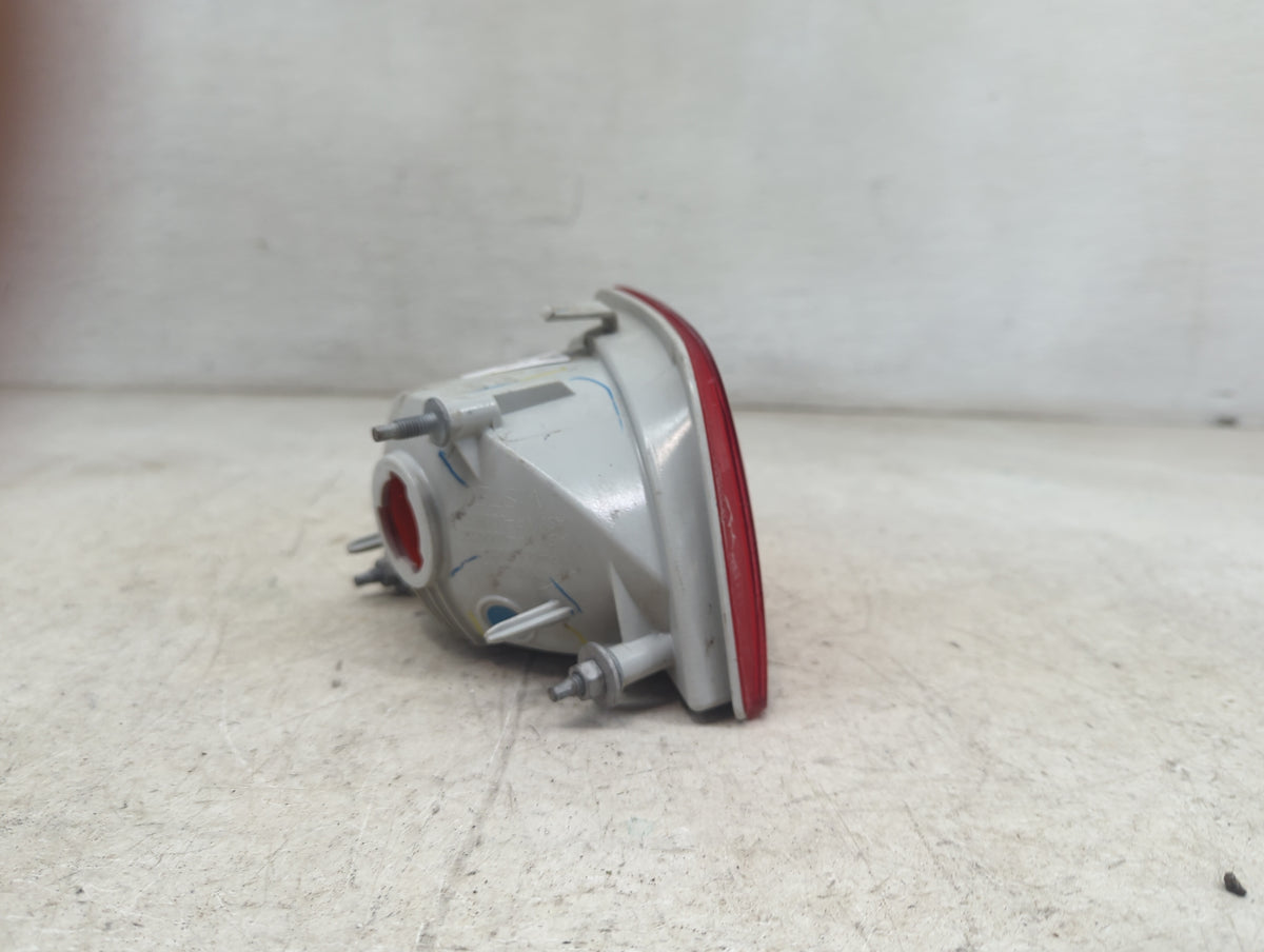 2010-2011 Chevrolet Camaro Tail Light Assembly Passenger Right OEM P/N:24118342 Fits Fits 2010 2011 OEM Used Auto Parts - Oe