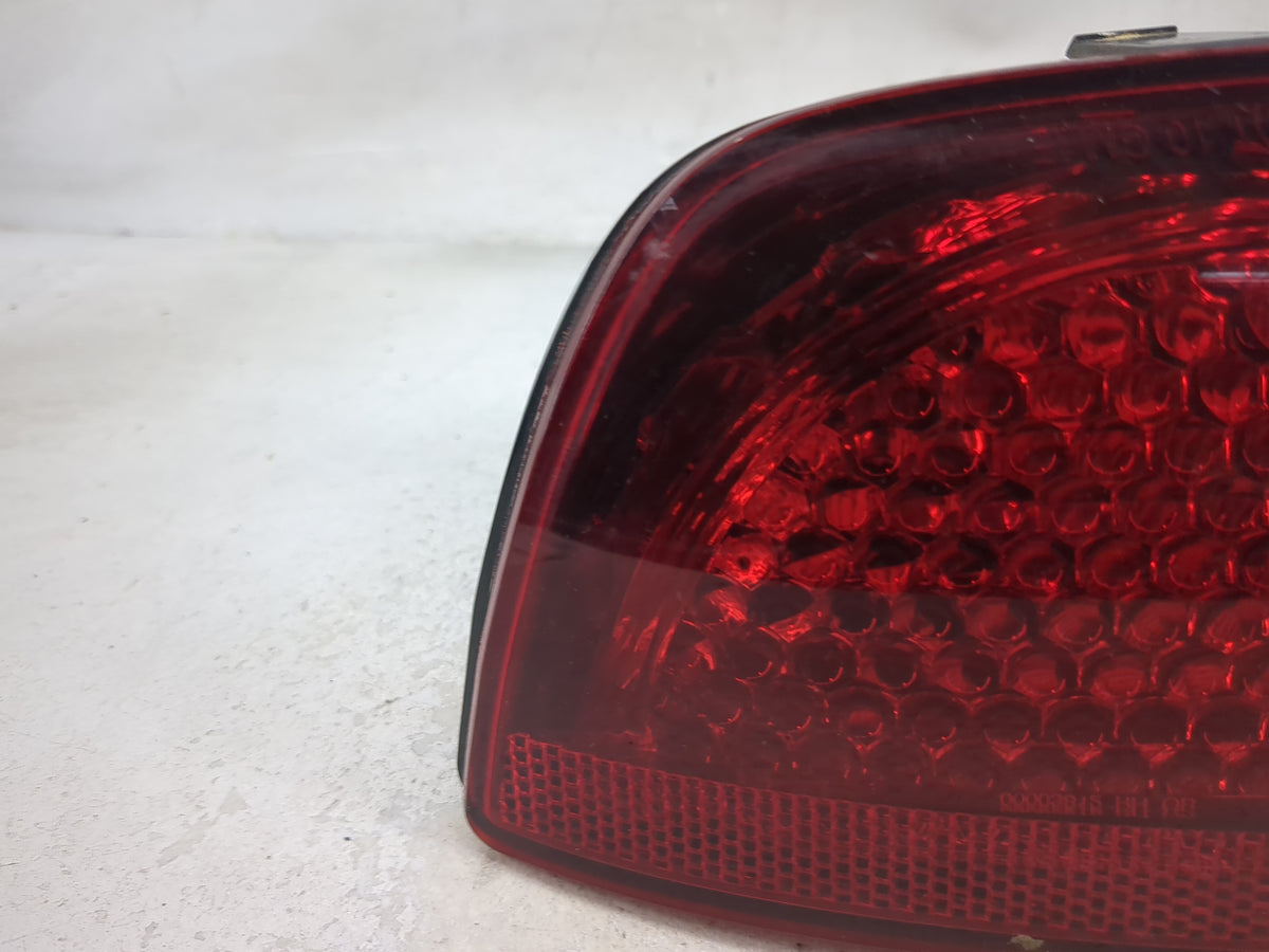 2010 Chevrolet Camaro Passenger Right Side Deck Lid Mounted Tail Light 1512063 - Oemusedautoparts1.com