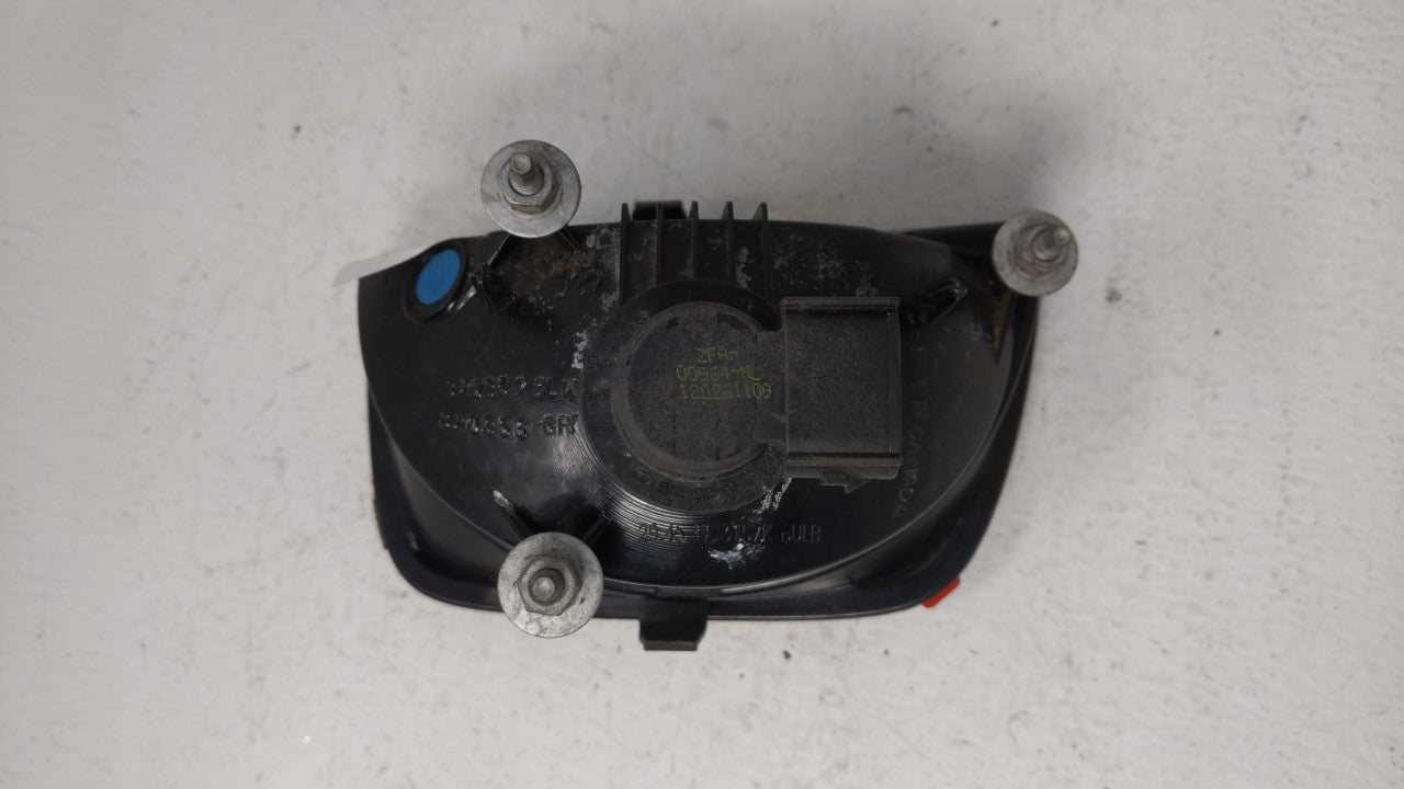 2010-2013 Chevrolet Camaro Tail Light Assembly Passenger Right OEM P/N:PC50040 PC50039 Fits Fits 2010 2011 2012 2013 OEM Use