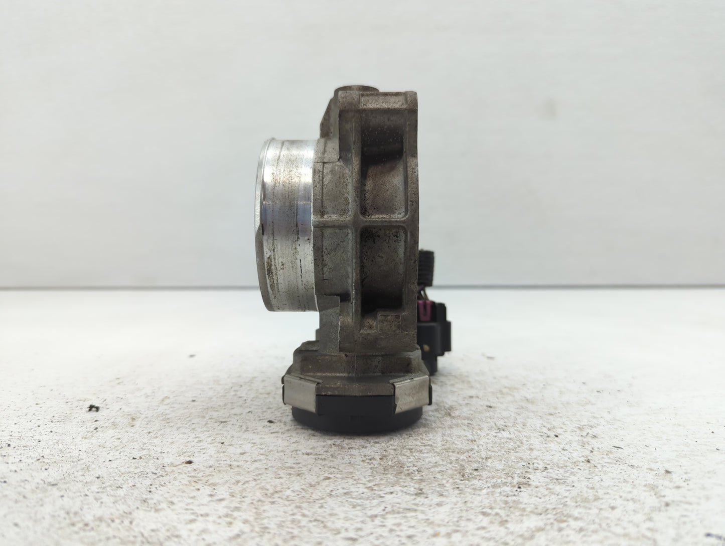 2010-2011 Chevrolet Camaro Throttle Body P/N:2829AA Fits Fits 2007 2008 2009 2010 2011 2012 OEM Used Auto Parts - Oemusedaut