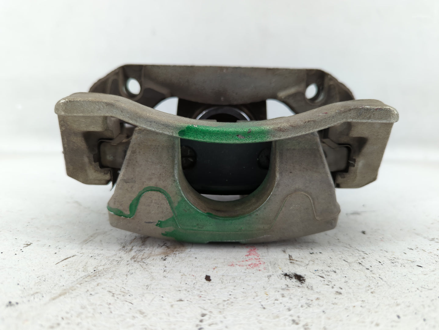 2010-2015 Chevrolet Camaro Front Driver Left Brake Caliper - Oemusedautoparts1.com
