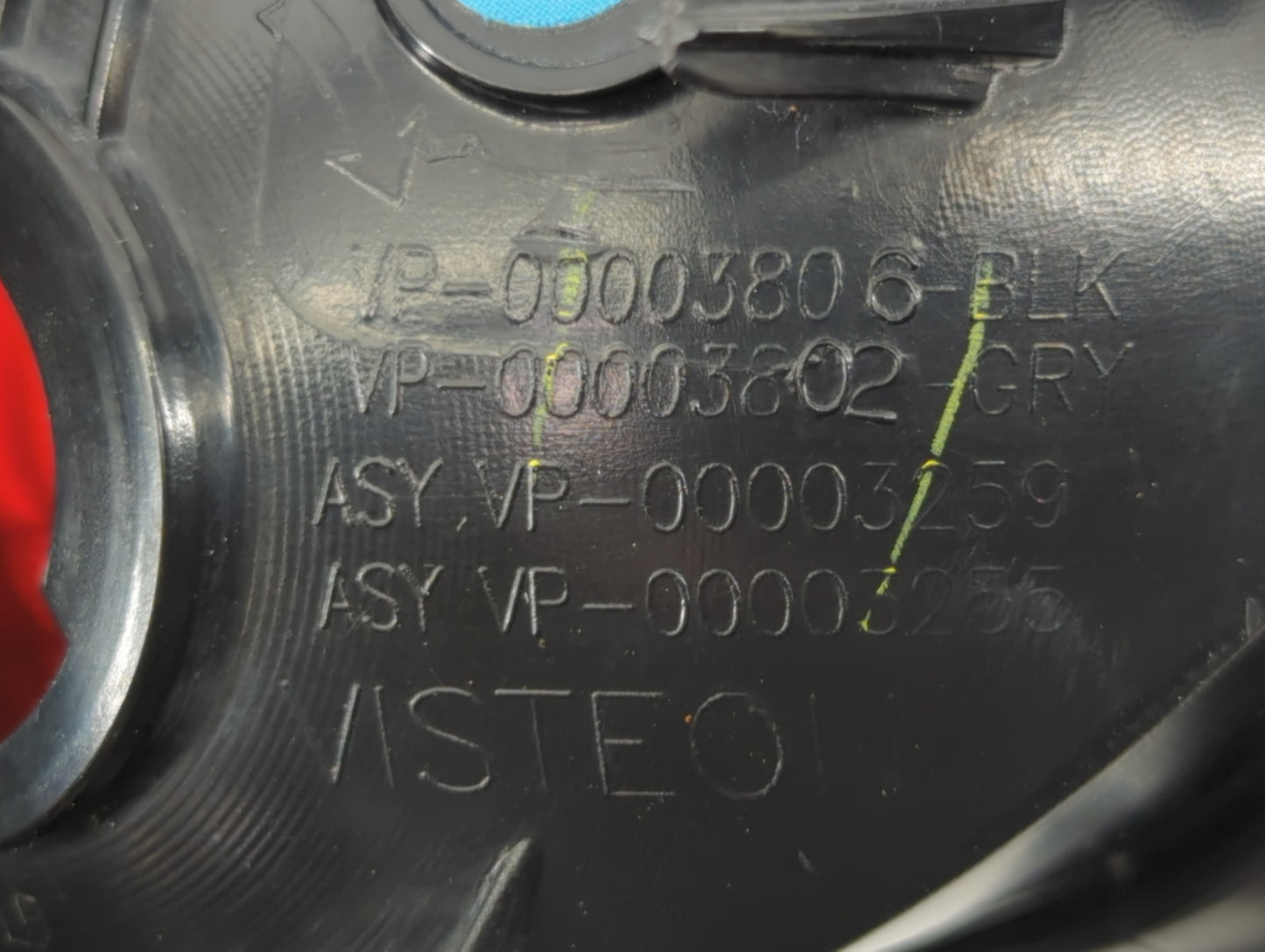 2010-2012 Chevrolet Camaro Tail Light Assembly Driver Left OEM P/N:VP00003806-BLK 92199773 Fits Fits 2010 2011 2012 OEM Used