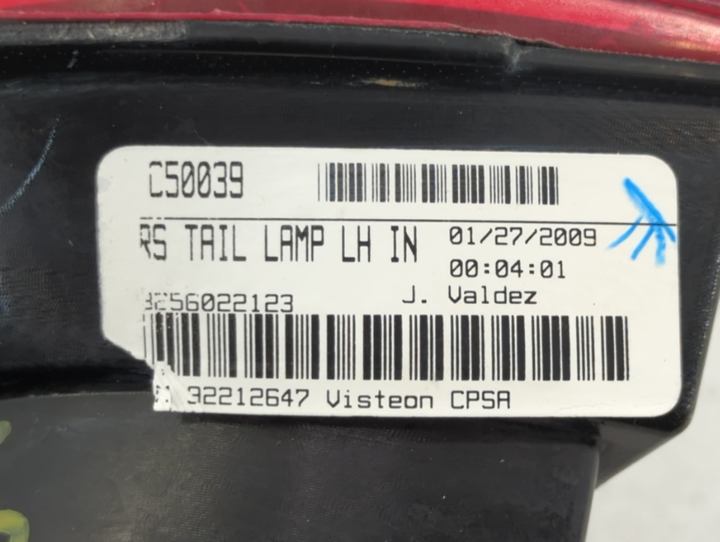 2010-2011 Chevrolet Camaro Tail Light Assembly Driver Left OEM P/N:32212647 C50039 Fits Fits 2010 2011 OEM Used Auto Parts -