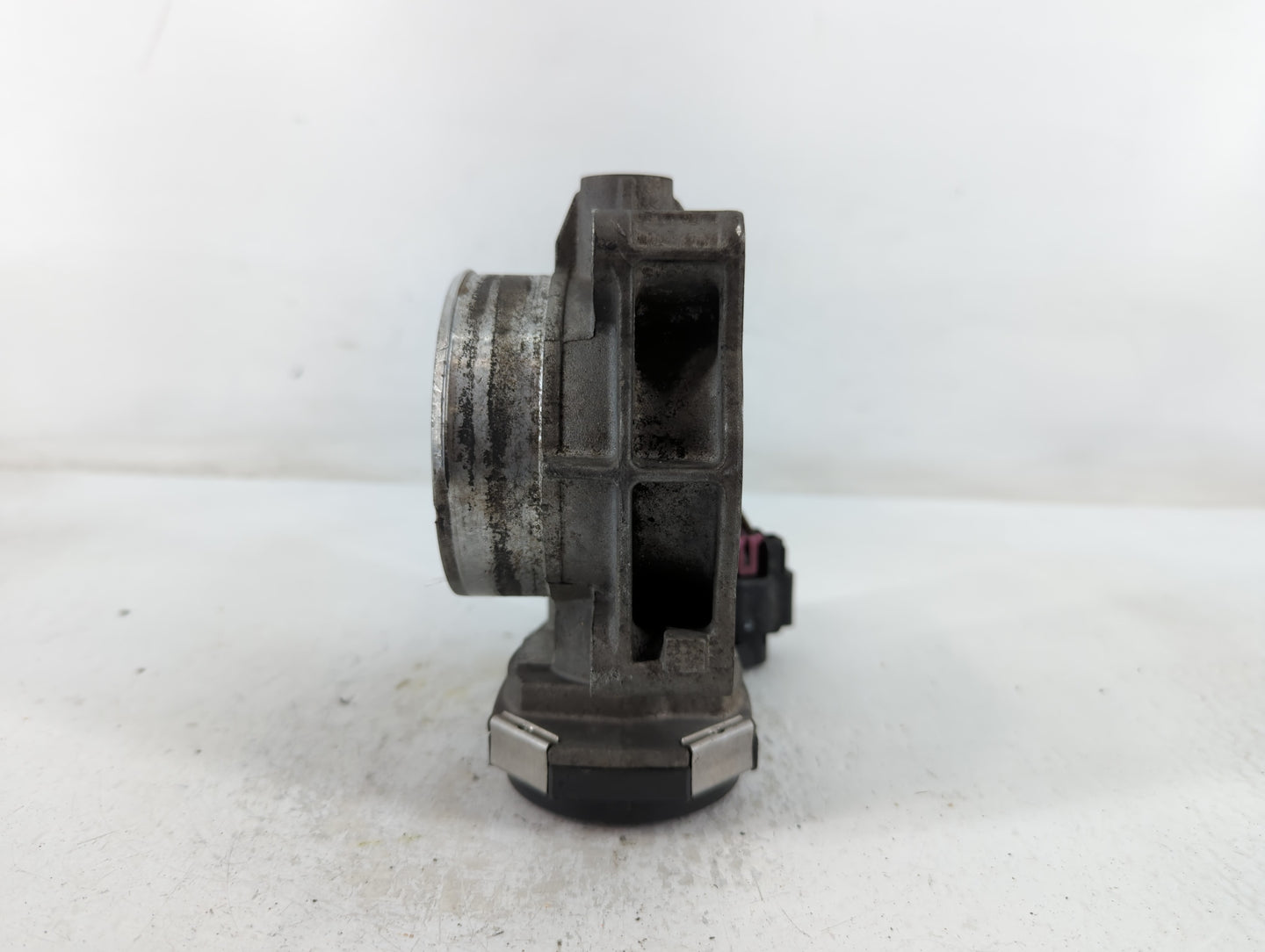 2010-2011 Chevrolet Camaro Throttle Body P/N:CGJ-BB-B1-022R0 Fits Fits 2007 2008 2009 2010 2011 2012 OEM Used Auto Parts - O