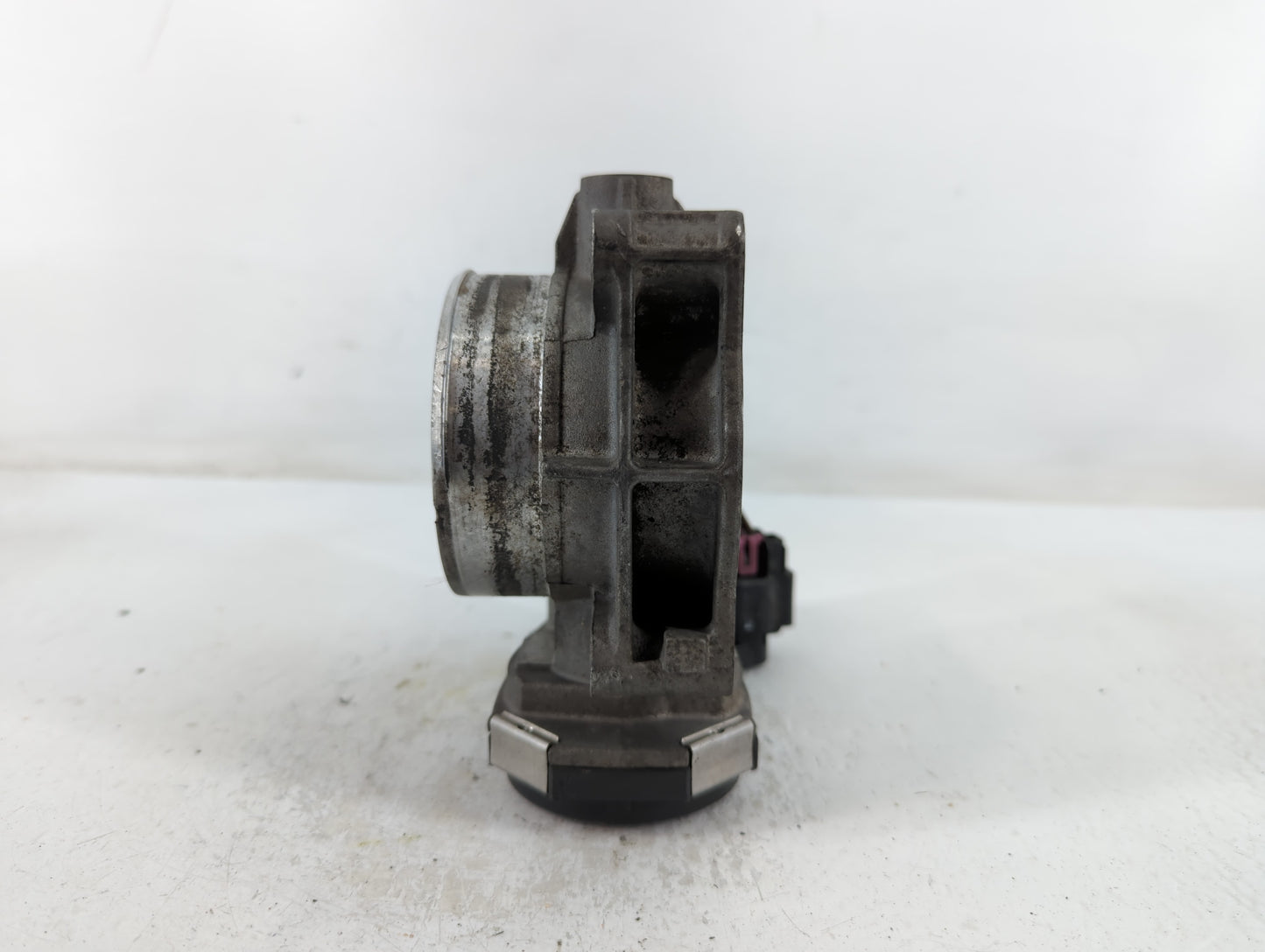 2010-2011 Chevrolet Camaro Throttle Body P/N:CGJ-BB-B1-022R0 Fits Fits 2007 2008 2009 2010 2011 2012 OEM Used Auto Parts - O
