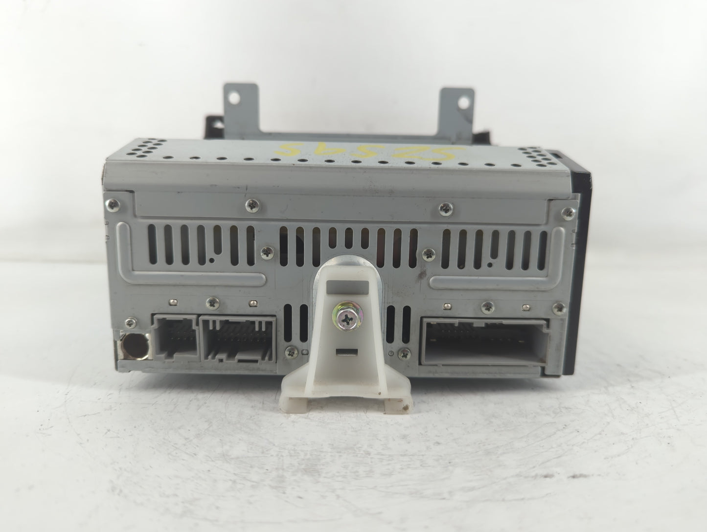 2010 Chevrolet Camaro Radio AM FM Cd Player Receiver Replacement P/N:8W1T-18C815-CB Fits Fits 2011 OEM Used Auto Parts - Oem