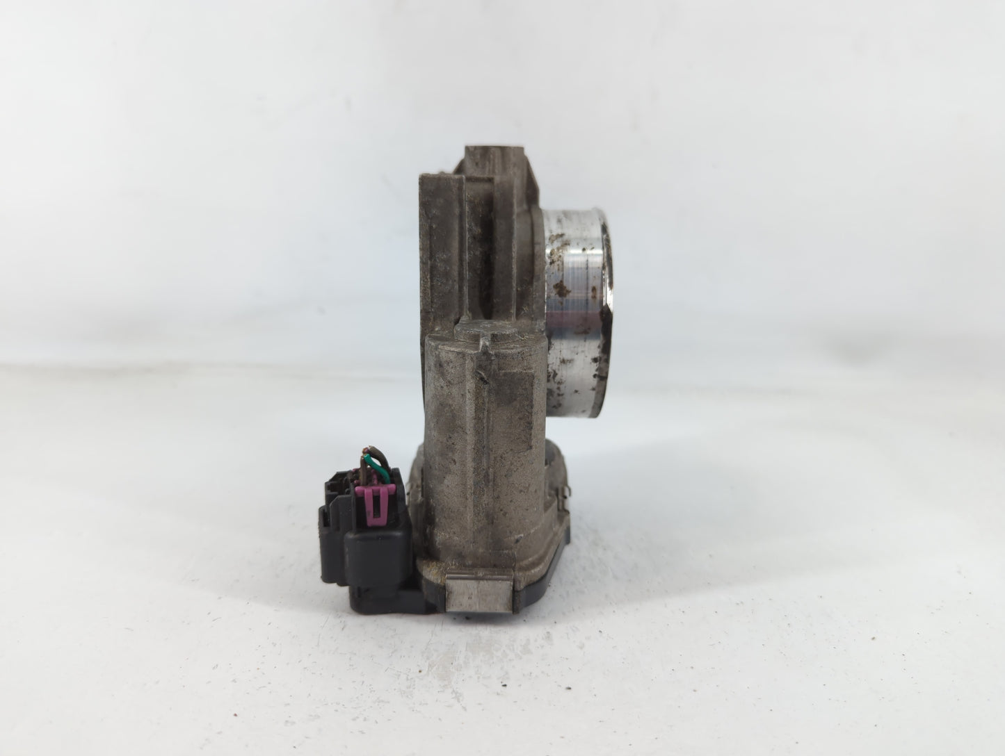 2010-2011 Chevrolet Camaro Throttle Body P/N:AA994AA1587C Fits Fits 2007 2008 2009 2010 2011 2012 OEM Used Auto Parts - Oemu