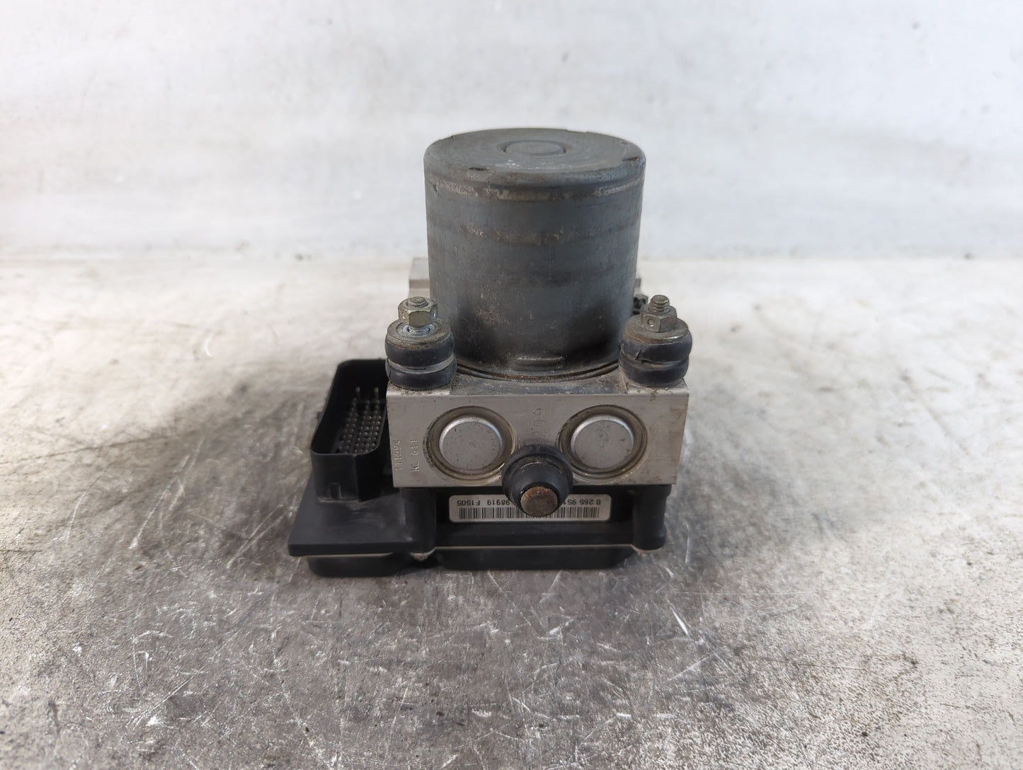 2010-2011 Chevrolet Camaro ABS Pump Control Module Replacement P/N:2240015 Fits Fits 2010 2011 OEM Used Auto Parts - Oemused