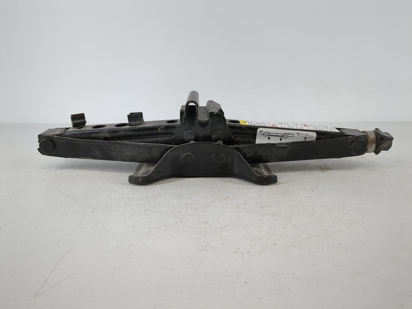 2010 Chevrolet Cobalt Spare Scissor Car Jack 1120606 - Oemusedautoparts1.com