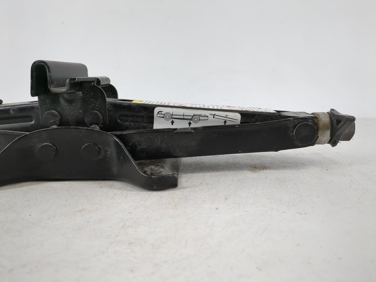 2010 Chevrolet Cobalt Spare Scissor Car Jack 1120606 - Oemusedautoparts1.com