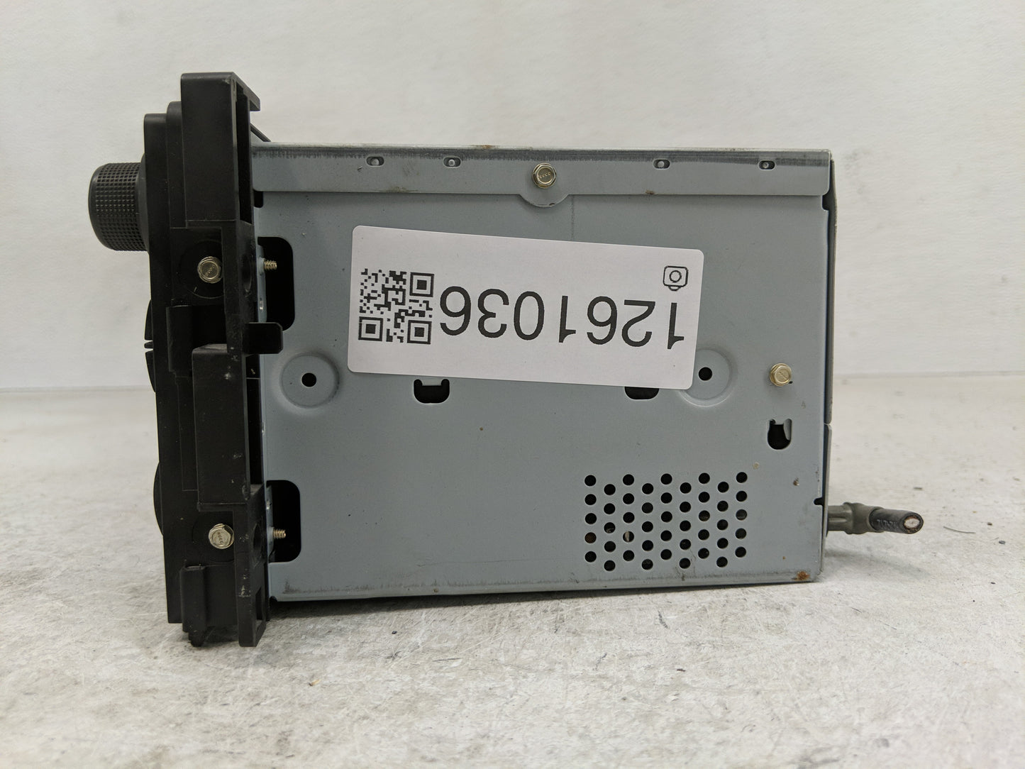 2009-2010 Chevrolet Cobalt Radio AM FM Cd Player Receiver Replacement P/N:25834576 Fits Fits 2009 2010 OEM Used Auto Parts -