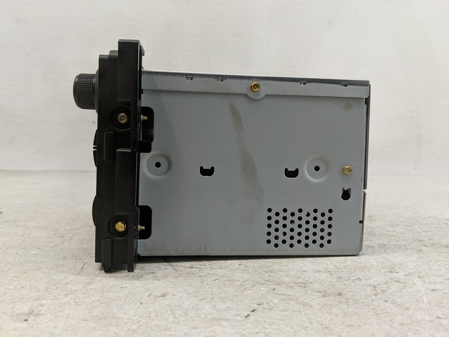2009-2010 Chevrolet Cobalt Radio AM FM Cd Player Receiver Replacement P/N:20835358 Fits Fits 2009 2010 OEM Used Auto Parts -