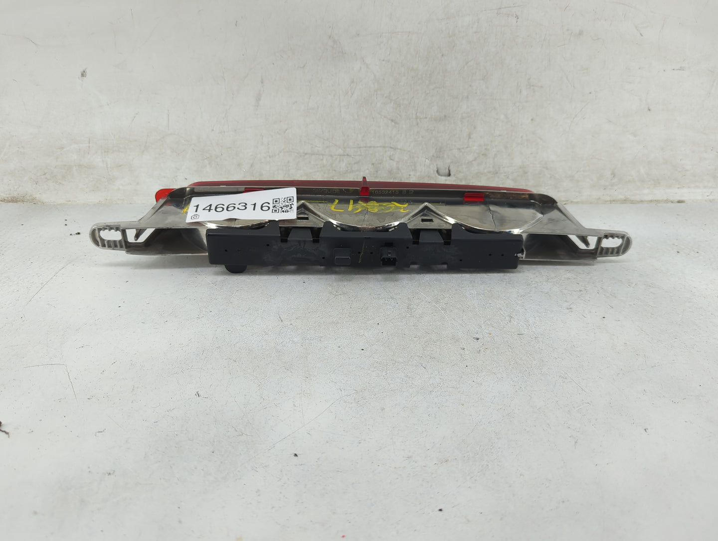 2010 Chevrolet Cobalt Third Brake Light Tail Light P/N:16532415 Fits OEM Used Auto Parts - Oemusedautoparts1.com