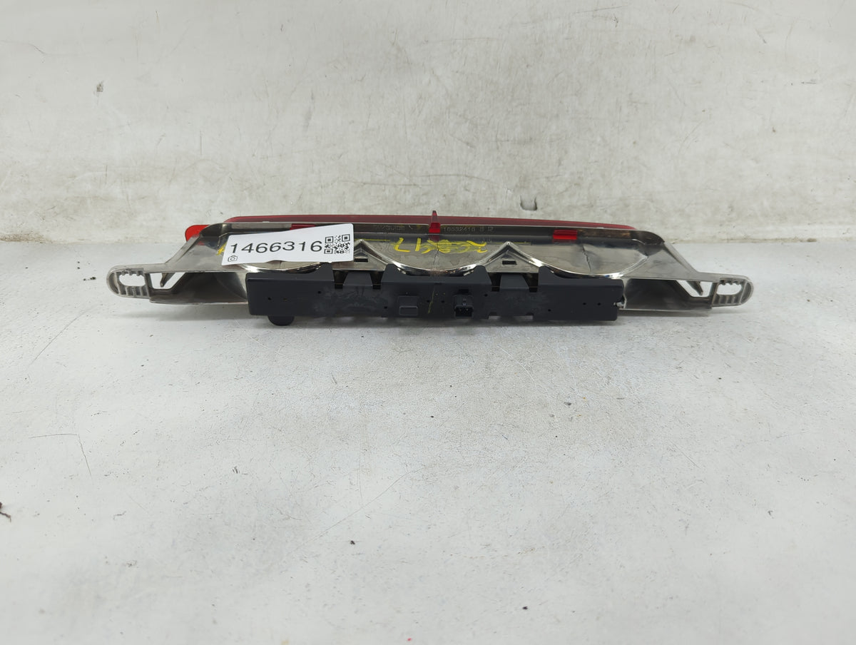 2010 Chevrolet Cobalt Third Brake Light Tail Light P/N:16532415 Fits OEM Used Auto Parts - Oemusedautoparts1.com