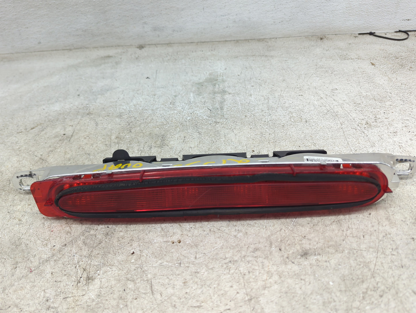 2010 Chevrolet Cobalt Third Brake Light Tail Light P/N:16632416-3 Fits OEM Used Auto Parts - Oemusedautoparts1.com