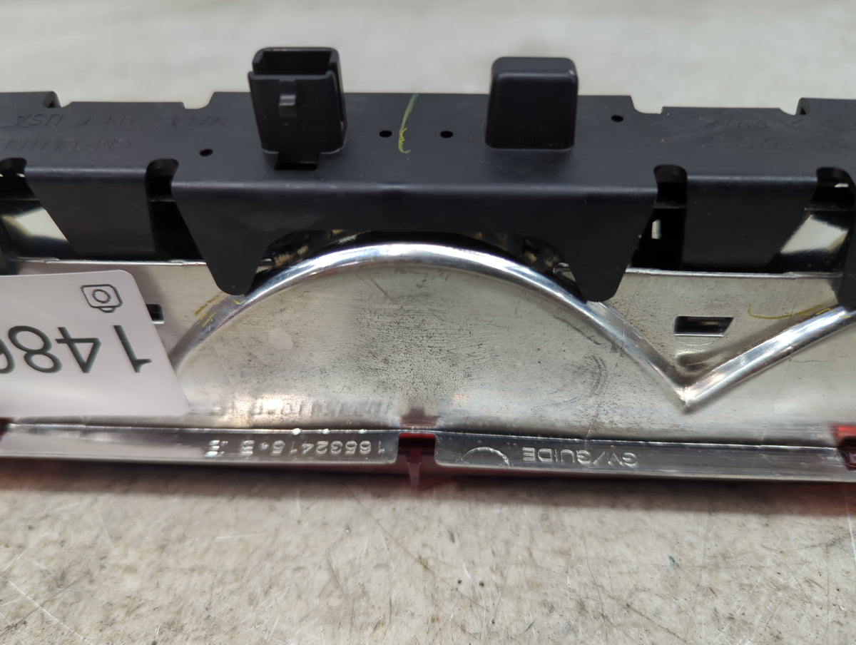 2010 Chevrolet Cobalt Third Brake Light Tail Light P/N:16632416-3 Fits OEM Used Auto Parts - Oemusedautoparts1.com