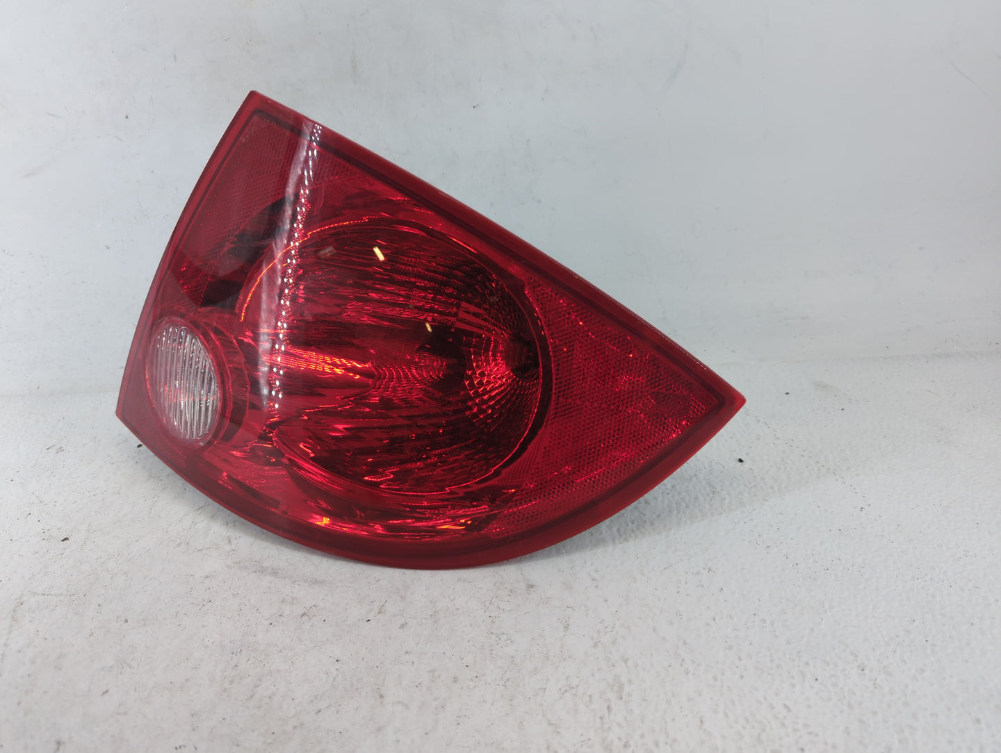 2005-2010 Chevrolet Cobalt Tail Light Assembly Passenger Right OEM P/N:20868642 100417123359 Fits OEM Used Auto Parts - Oemu