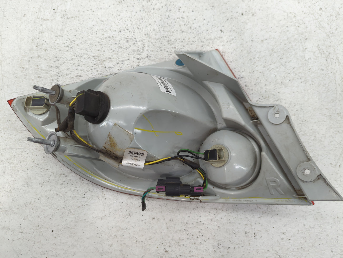 2005-2010 Chevrolet Cobalt Tail Light Assembly Passenger Right OEM P/N:090824135938 20868642 Fits OEM Used Auto Parts - Oemu