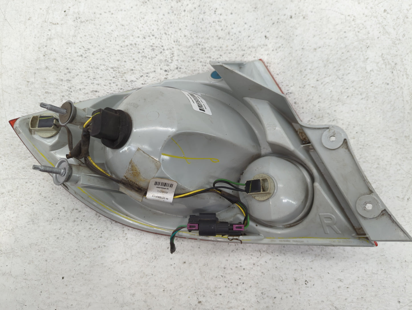 2005-2010 Chevrolet Cobalt Tail Light Assembly Passenger Right OEM P/N:090824135938 20868642 Fits OEM Used Auto Parts - Oemu