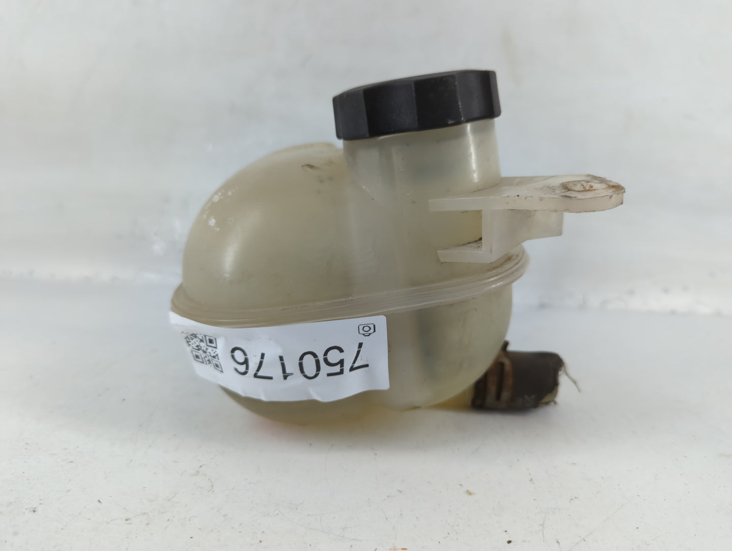 2005-2010 Chevrolet Cobalt Windshield Washer Fluid Reservoir Bottle Oem - Oemusedautoparts1.com
