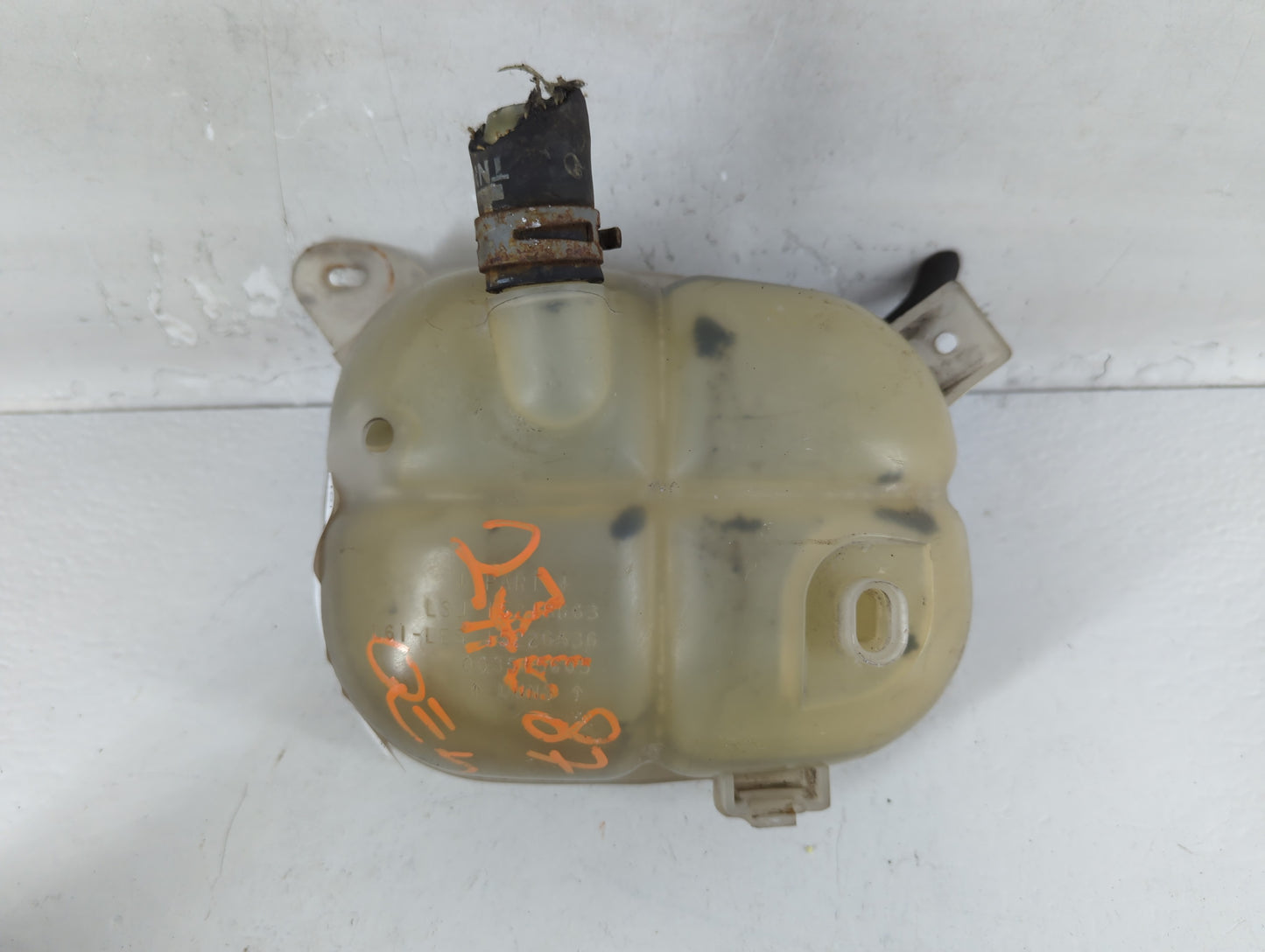 2005-2010 Chevrolet Cobalt Windshield Washer Fluid Reservoir Bottle Oem - Oemusedautoparts1.com
