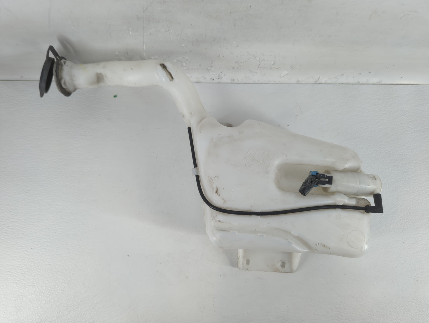 2010 Chevrolet Cobalt Windshield Washer Fluid Reservoir Bottle Oem - Oemusedautoparts1.com