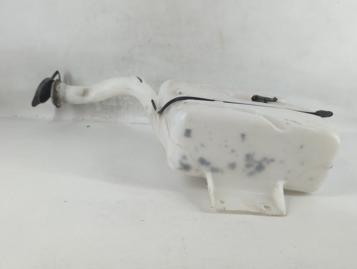 2010 Chevrolet Cobalt Windshield Washer Fluid Reservoir Bottle Oem - Oemusedautoparts1.com