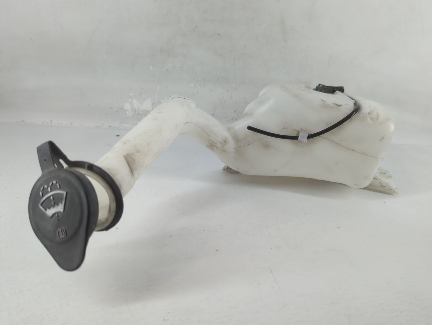 2010 Chevrolet Cobalt Windshield Washer Fluid Reservoir Bottle Oem - Oemusedautoparts1.com