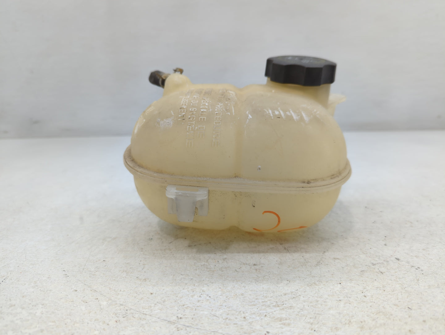 2005 Chevrolet Cobalt Radiator Coolant Overflow Expansion Tank Bottle 778683 - Oemusedautoparts1.com