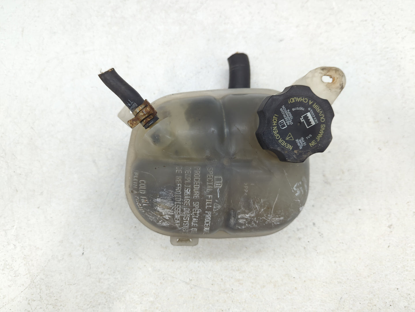 2005 Chevrolet Cobalt Radiator Coolant Overflow Expansion Tank Bottle - Oemusedautoparts1.com