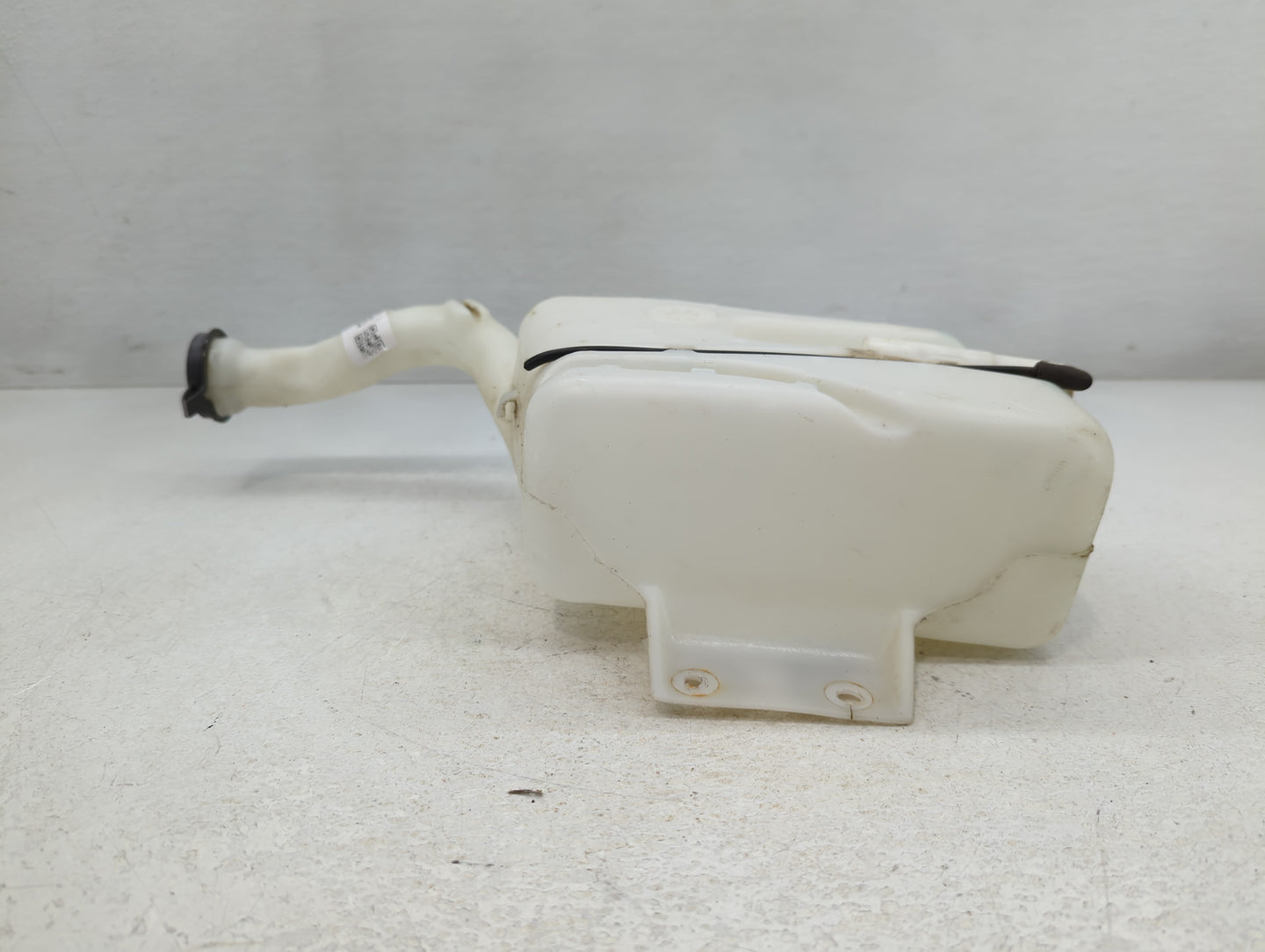 2005-2010 Chevrolet Cobalt Windshield Washer Fluid Reservoir Bottle Oem - Oemusedautoparts1.com