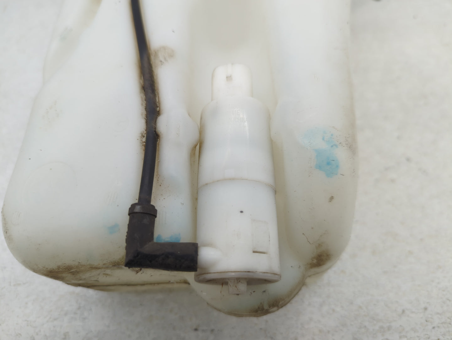 2005-2010 Chevrolet Cobalt Windshield Washer Fluid Reservoir Bottle Oem - Oemusedautoparts1.com