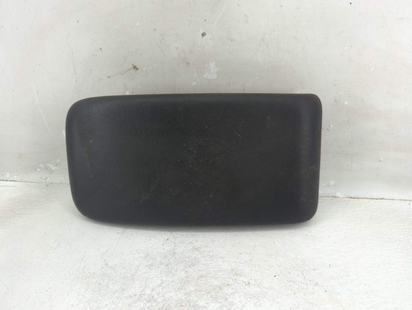 2005-2010 Chevrolet Cobalt Center Console Armrest Cover Lid Fits Fits 2005 2006 2007 2008 2009 2010 OEM Used Auto Parts - Oe