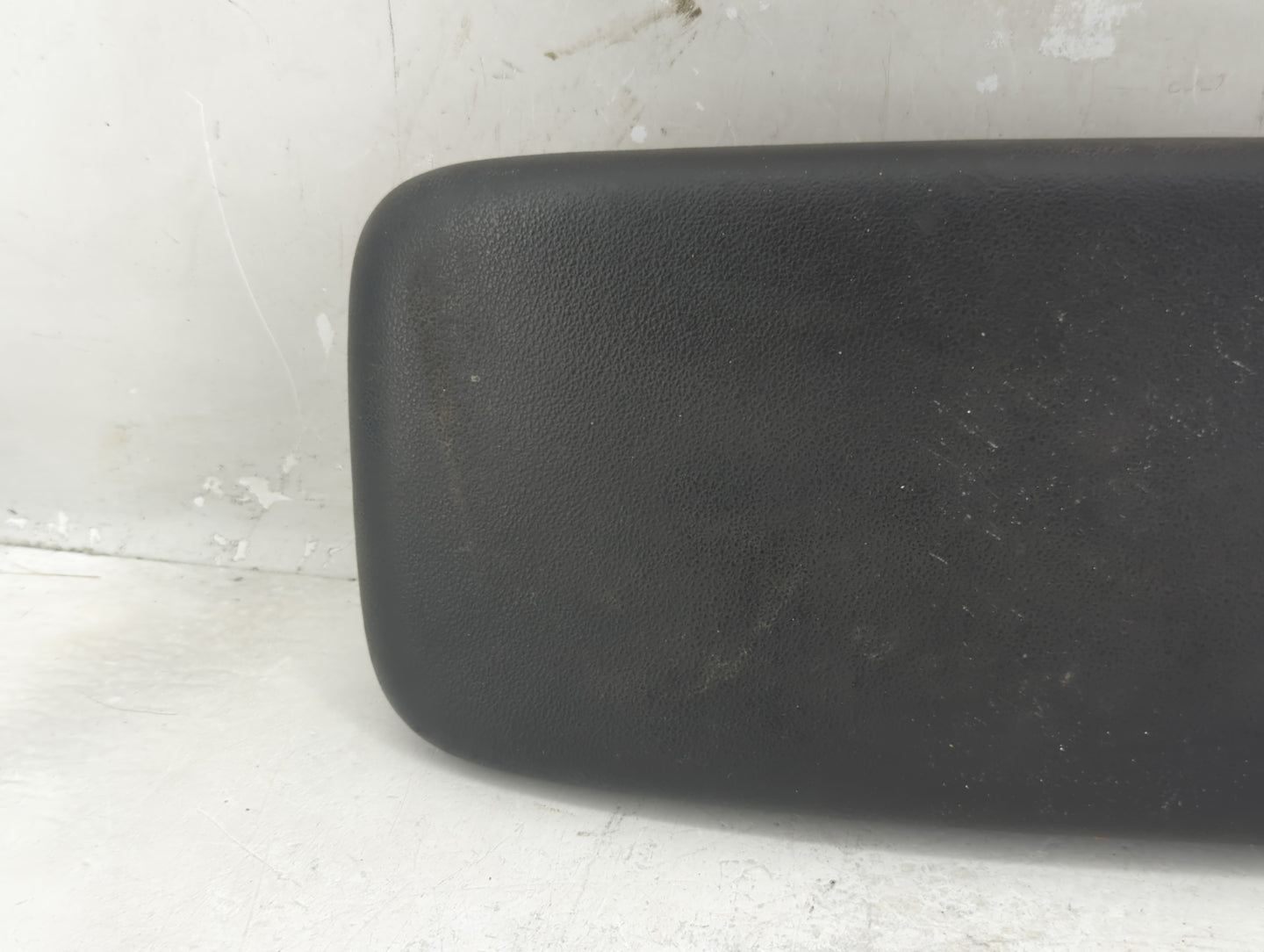 2005-2010 Chevrolet Cobalt Center Console Armrest Cover Lid Fits Fits 2005 2006 2007 2008 2009 2010 OEM Used Auto Parts - Oe