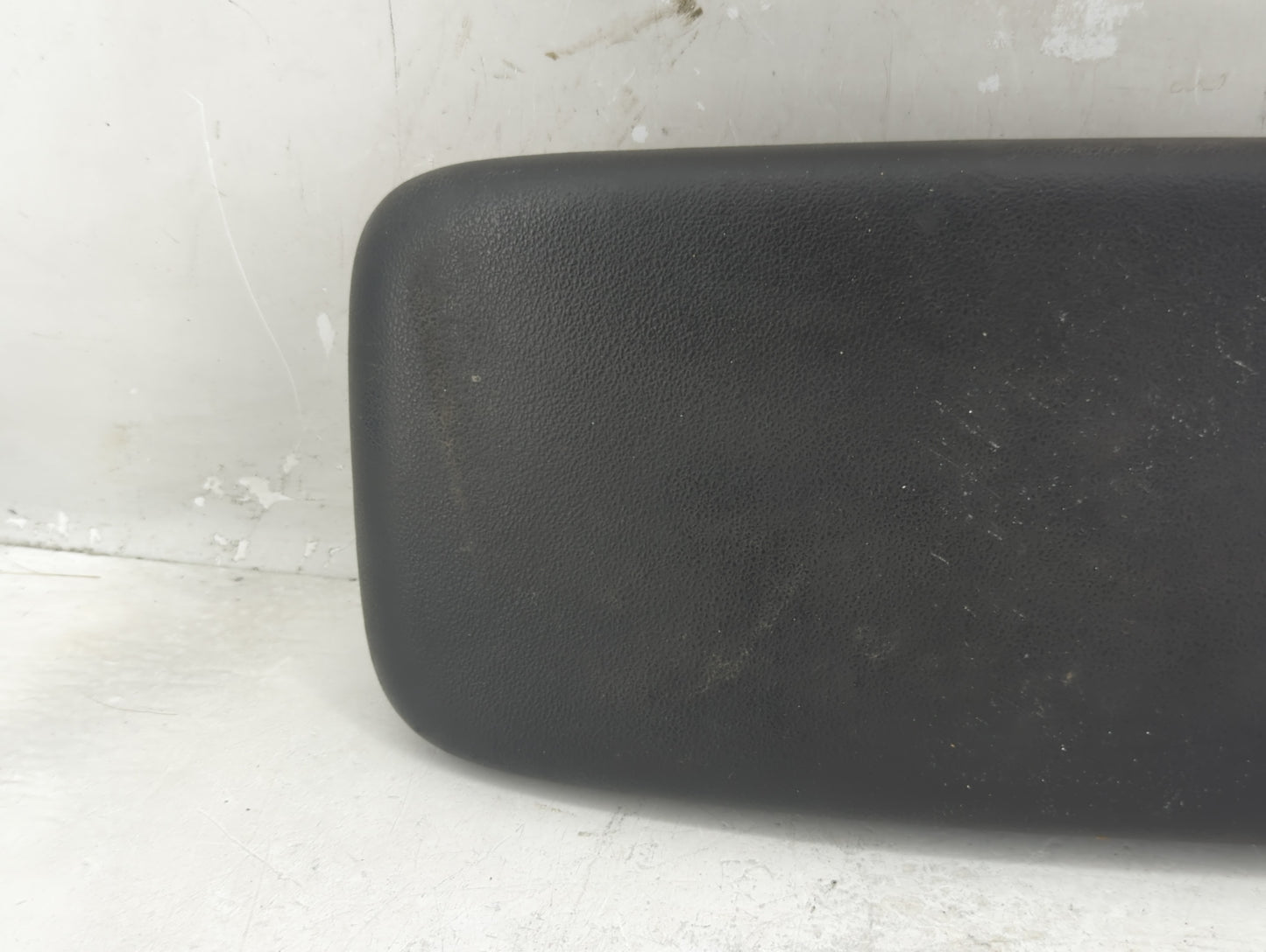 2005-2010 Chevrolet Cobalt Center Console Armrest Cover Lid Fits Fits 2005 2006 2007 2008 2009 2010 OEM Used Auto Parts - Oe